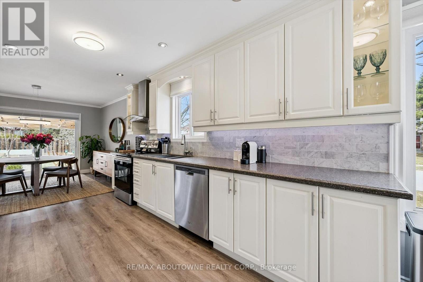 395 Maidstone Crescent, Oakville, Ontario  L6M 1C1 - Photo 8 - W12977272