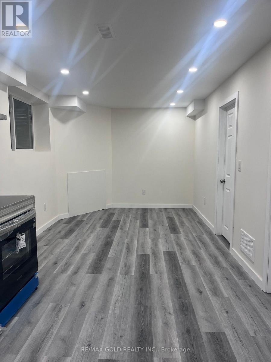 459 Bergamot Avenue, Milton, Ontario  L9E 1T9 - Photo 11 - W12977304