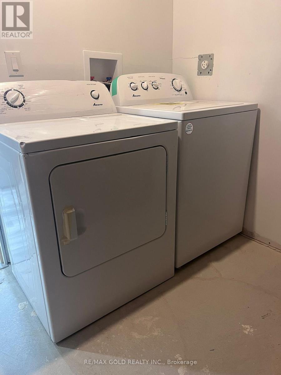 459 Bergamot Avenue, Milton, Ontario  L9E 1T9 - Photo 12 - W12977304