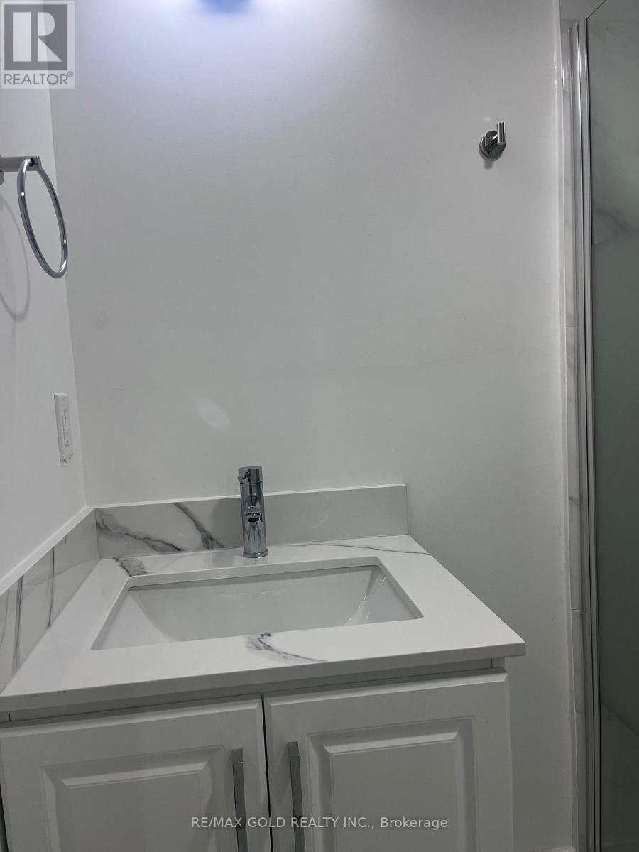 459 Bergamot Avenue, Milton, Ontario  L9E 1T9 - Photo 13 - W12977304