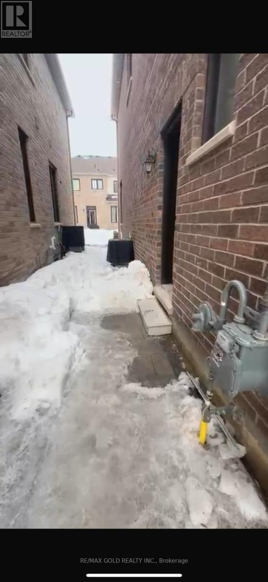 459 Bergamot Avenue, Milton, Ontario  L9E 1T9 - Photo 2 - W12977304