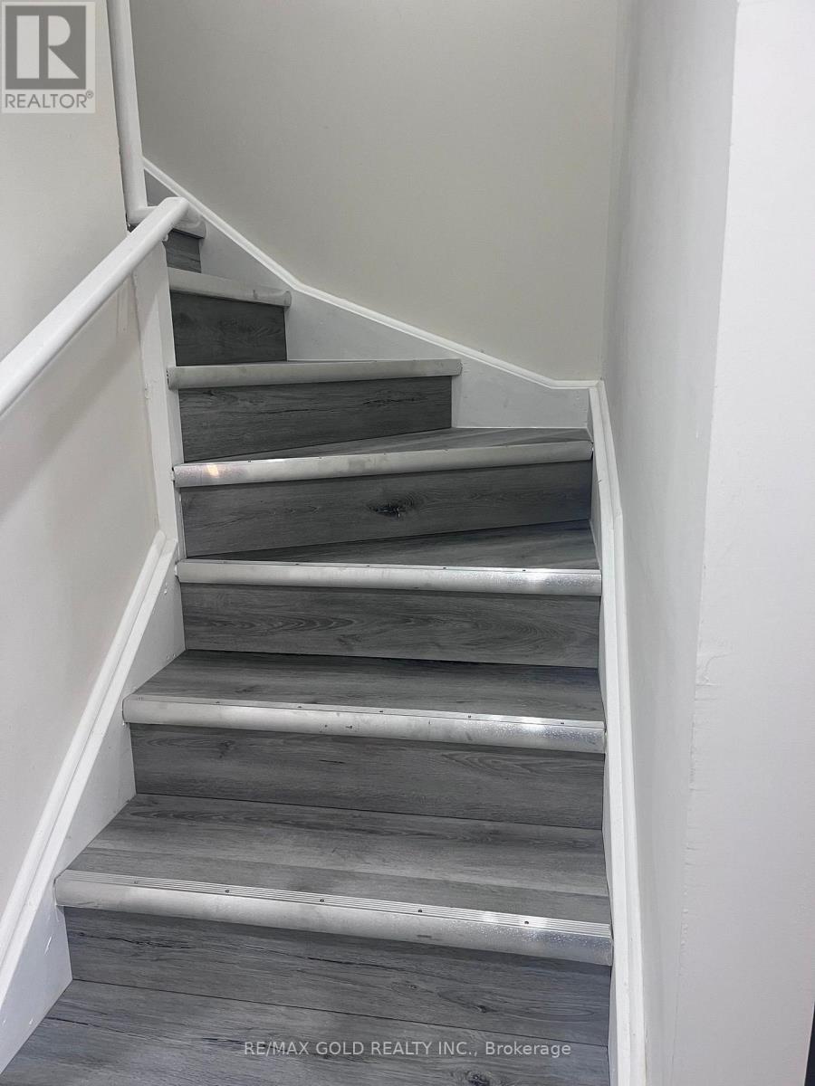 459 Bergamot Avenue, Milton, Ontario  L9E 1T9 - Photo 3 - W12977304