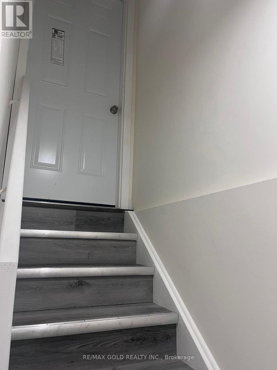 459 Bergamot Avenue, Milton, Ontario  L9E 1T9 - Photo 4 - W12977304