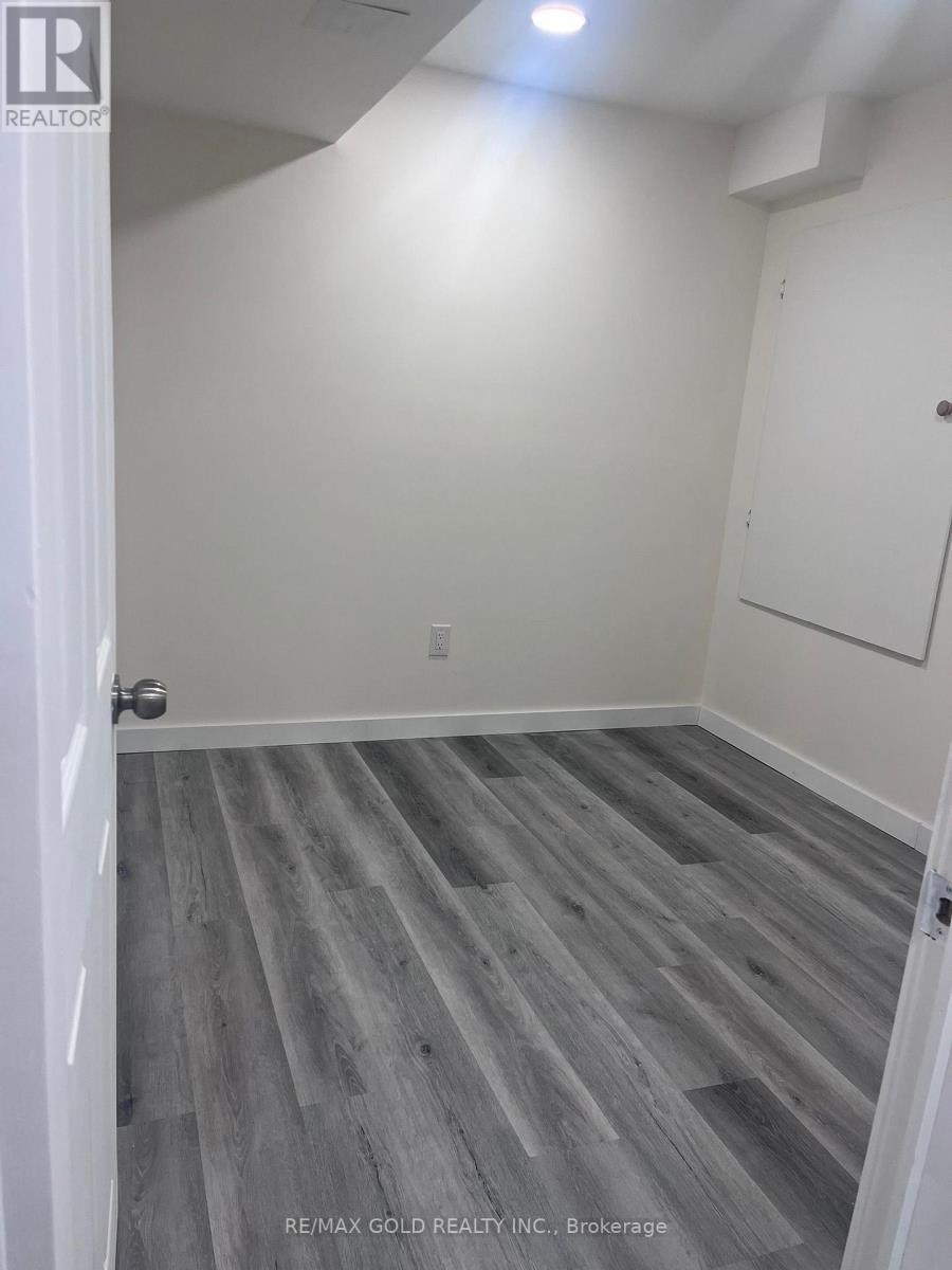 459 Bergamot Avenue, Milton, Ontario  L9E 1T9 - Photo 8 - W12977304