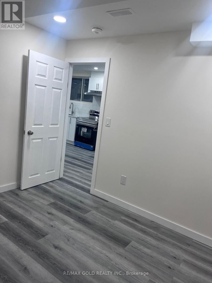 459 Bergamot Avenue, Milton, Ontario  L9E 1T9 - Photo 9 - W12977304