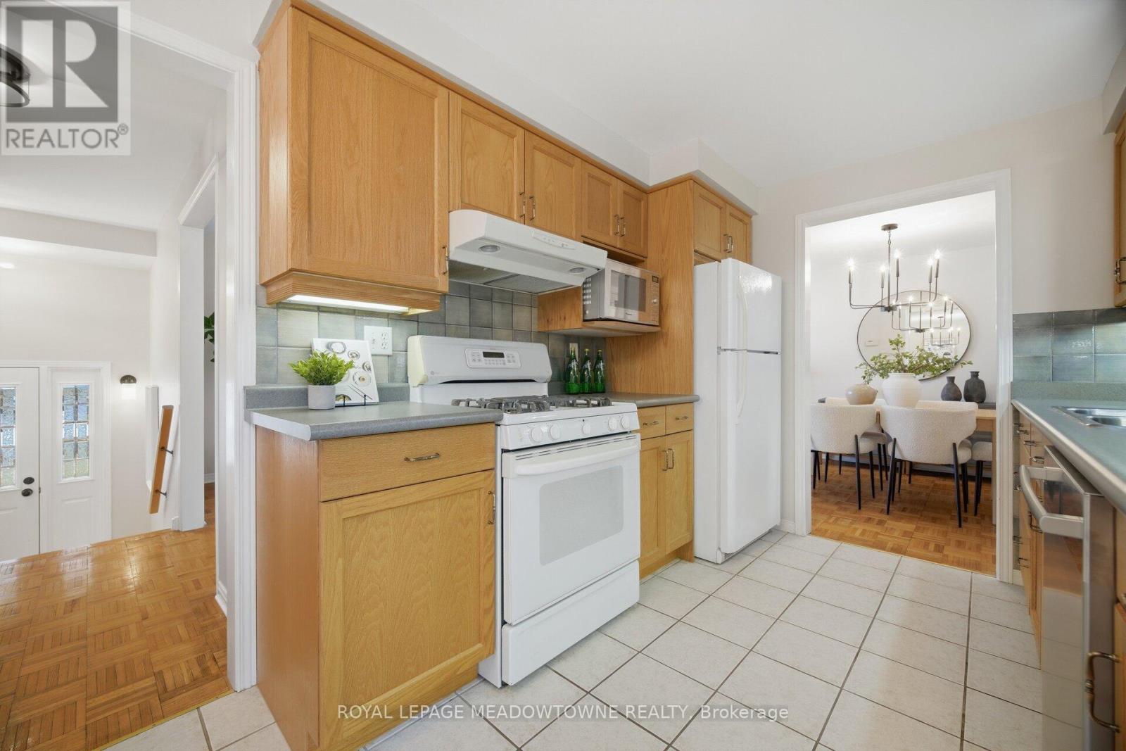 523 Trafalgar Court, Milton, Ontario  L9T 3A8 - Photo 15 - W12977308