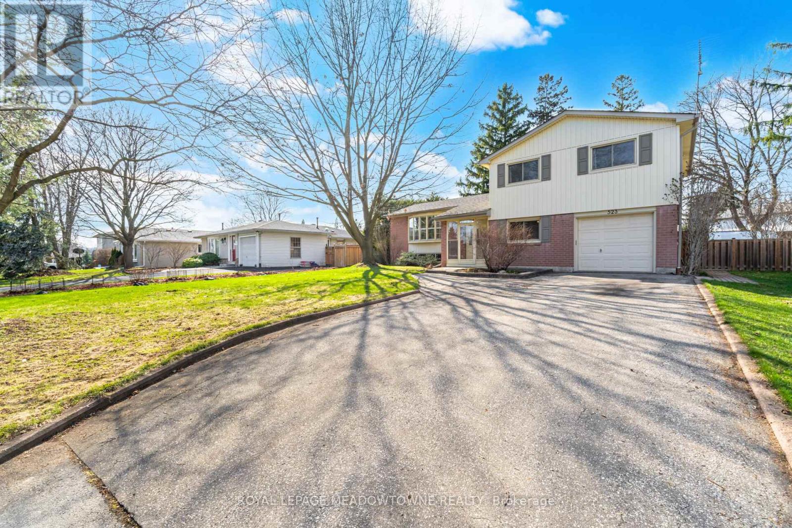 523 Trafalgar Court, Milton, Ontario  L9T 3A8 - Photo 2 - W12977308