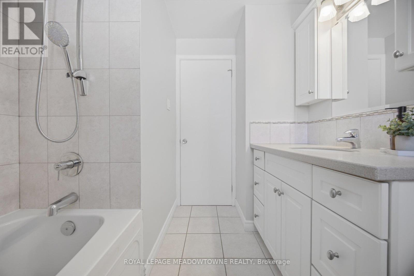 523 Trafalgar Court, Milton, Ontario  L9T 3A8 - Photo 40 - W12977308