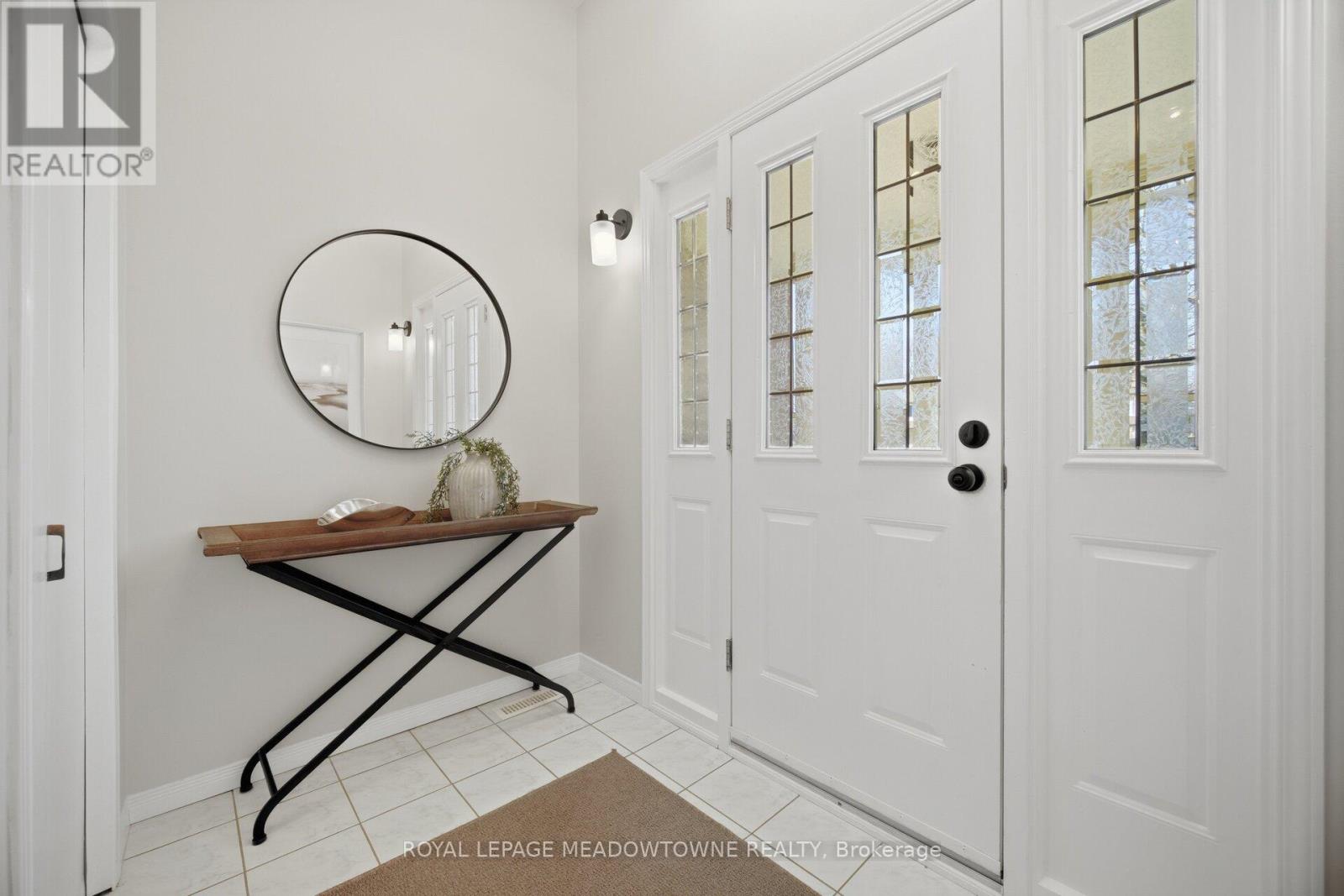 523 Trafalgar Court, Milton, Ontario  L9T 3A8 - Photo 5 - W12977308