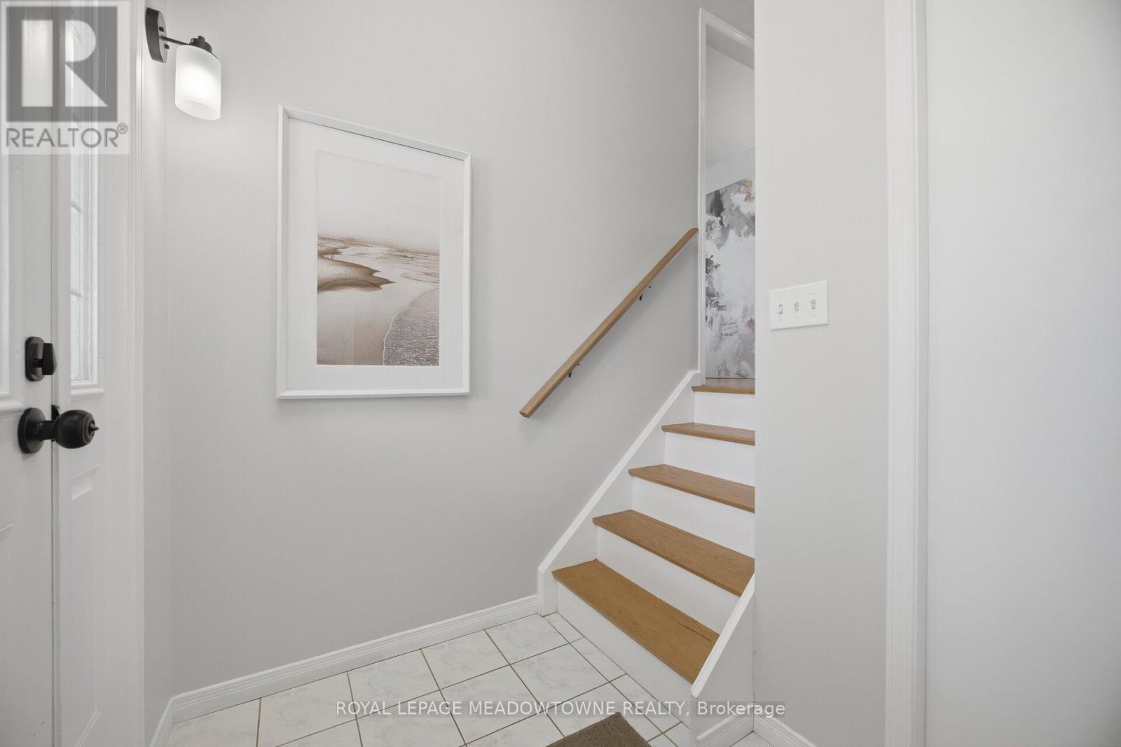 523 Trafalgar Court, Milton, Ontario  L9T 3A8 - Photo 6 - W12977308