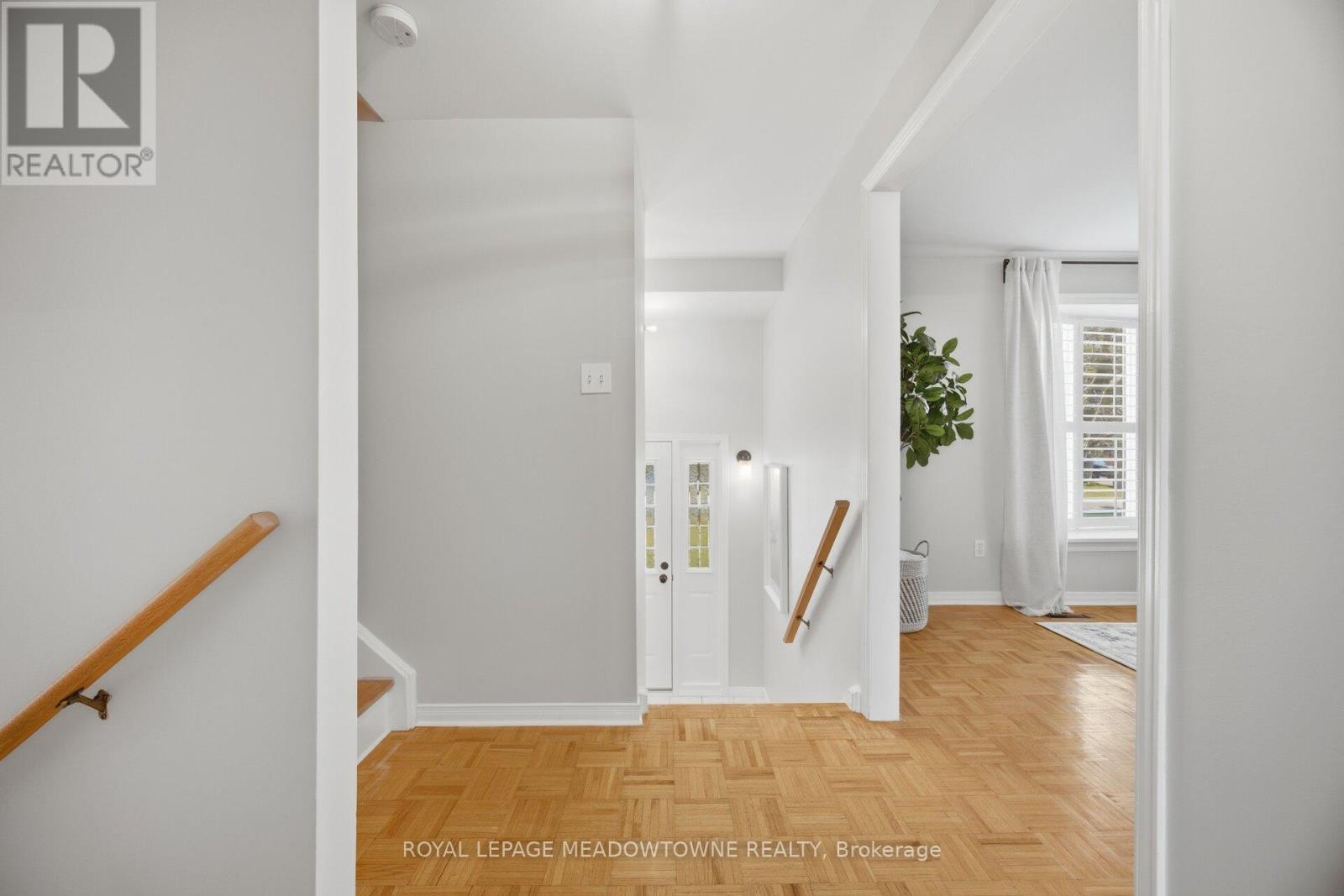 523 Trafalgar Court, Milton, Ontario  L9T 3A8 - Photo 7 - W12977308