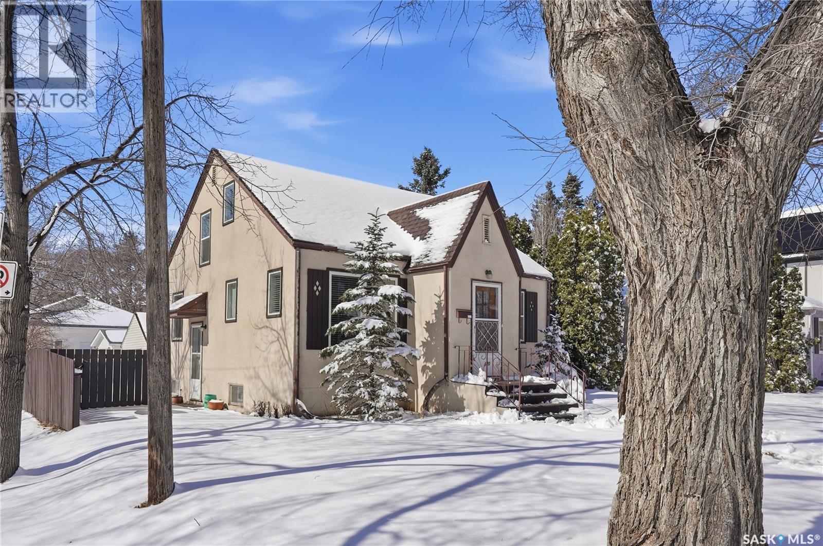 320 Mckinnon Avenue S, Saskatoon, Saskatchewan  S7N 1J6 - Photo 3 - SK032347