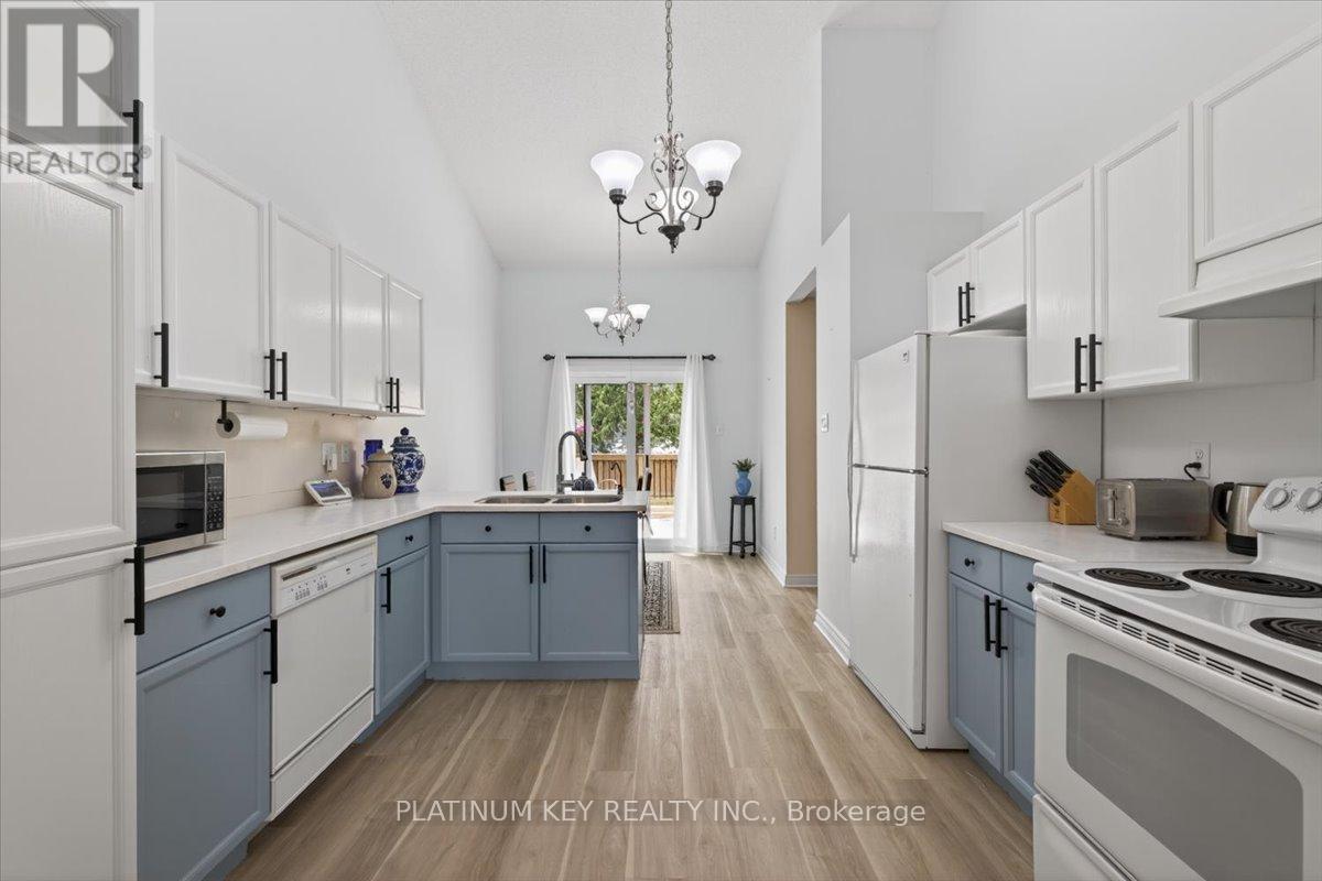 6 - 307 Metcalfe Street E, Strathroy-Caradoc (Ne), Ontario  N7G 0B3 - Photo 8 - X12976990