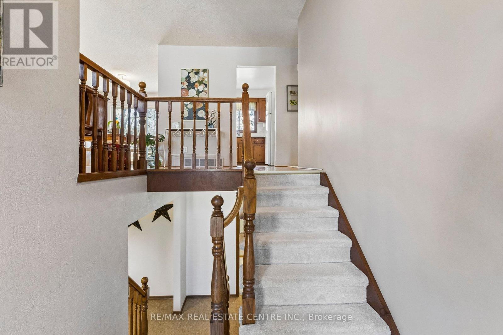 12 Shadybrook Crescent, Guelph, Ontario  N1G 3G5 - Photo 4 - X12977282