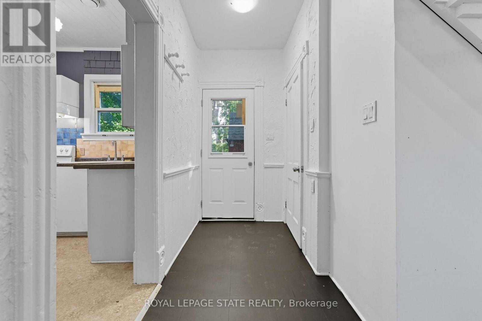 8 Tasker Street, St. Catharines, Ontario  L2R 3Z8 - Photo 11 - X12977356