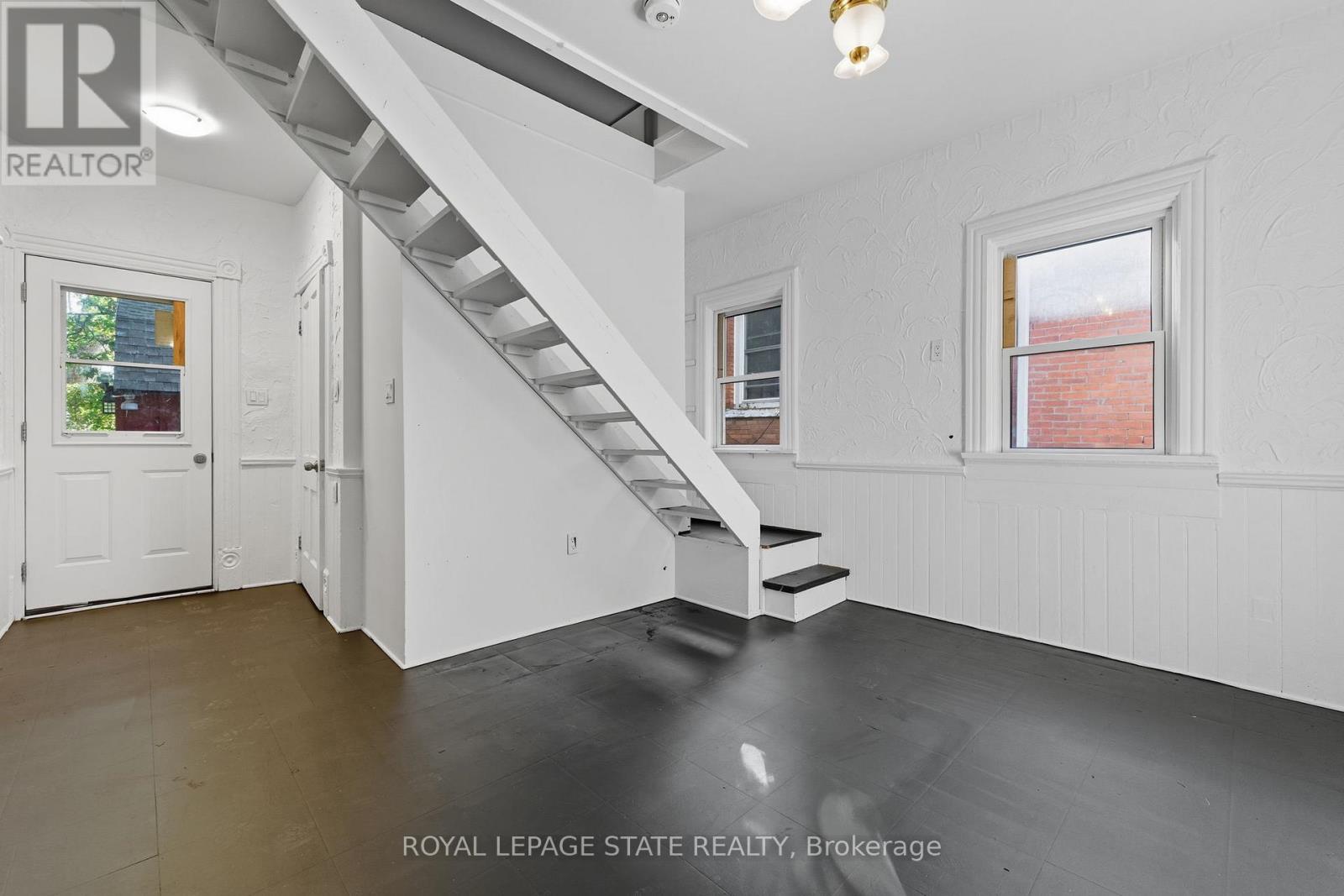 8 Tasker Street, St. Catharines, Ontario  L2R 3Z8 - Photo 15 - X12977356