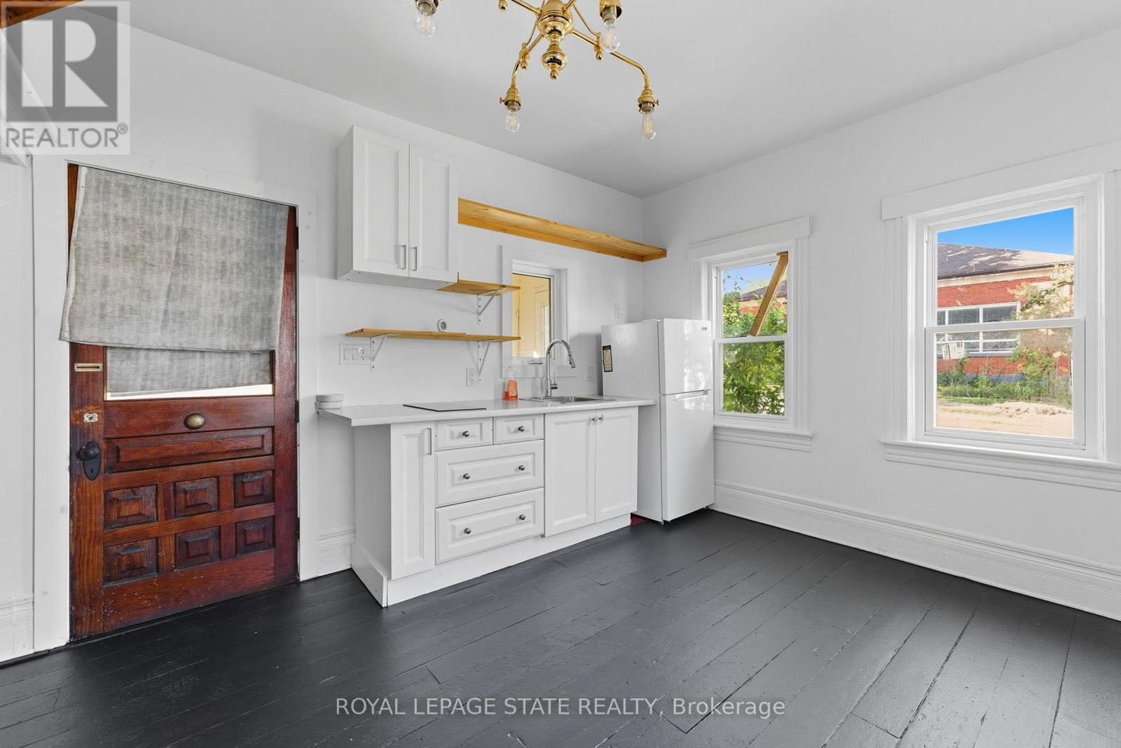 8 Tasker Street, St. Catharines, Ontario  L2R 3Z8 - Photo 5 - X12977356