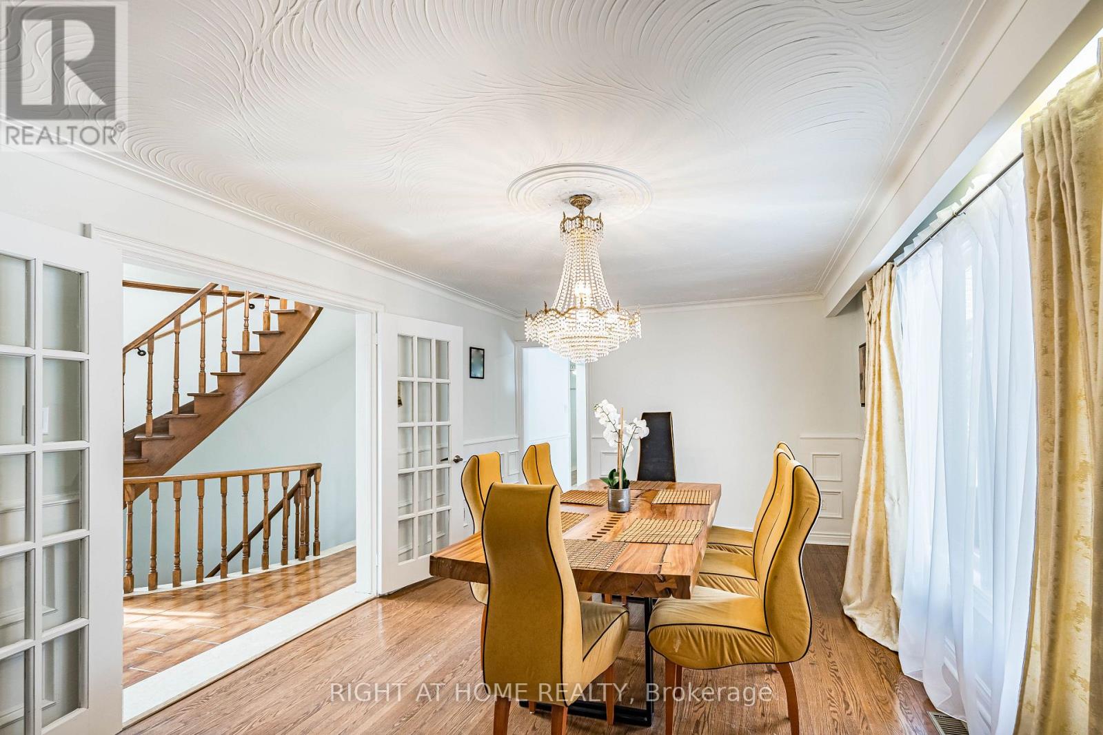 2123 Gordon Drive, Mississauga, Ontario  L5B 1S6 - Photo 12 - W12974300