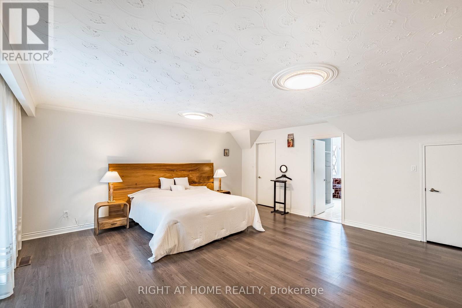 2123 Gordon Drive, Mississauga, Ontario  L5B 1S6 - Photo 32 - W12974300