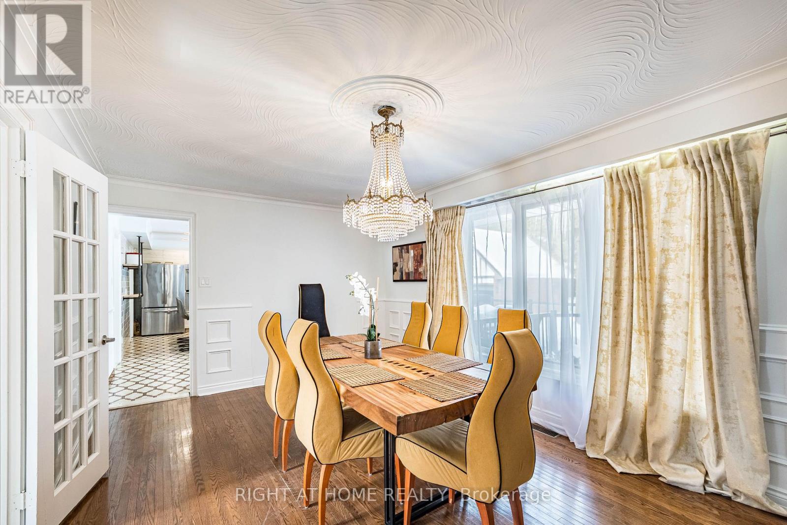 2123 Gordon Drive, Mississauga, Ontario  L5B 1S6 - Photo 13 - W12974300