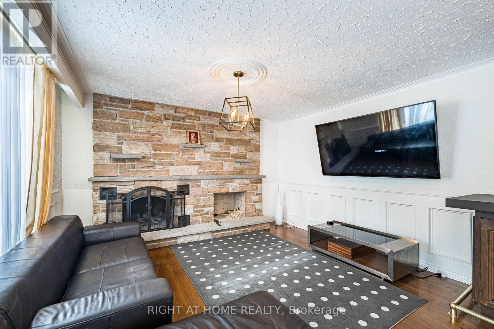 2123 Gordon Drive, Mississauga, Ontario  L5B 1S6 - Photo 21 - W12974300