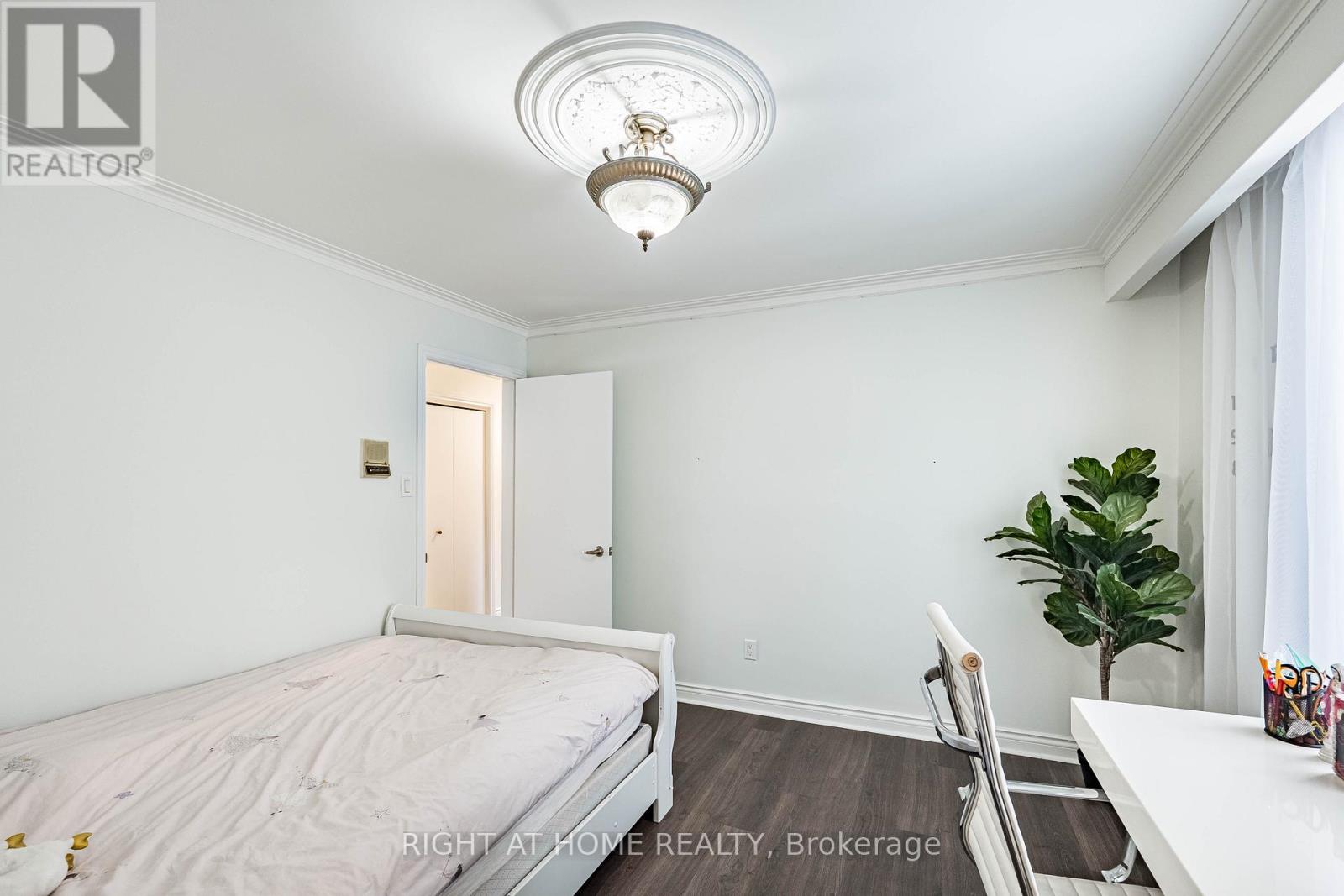 2123 Gordon Drive, Mississauga, Ontario  L5B 1S6 - Photo 35 - W12974300