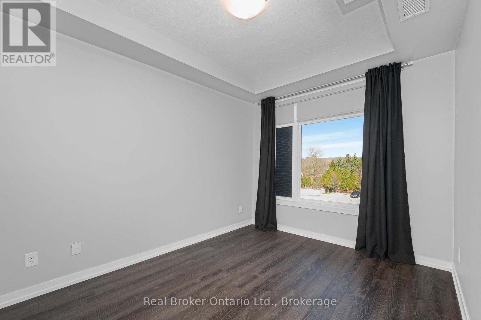 302 - 457 Plains Road W, Burlington, Ontario  L7T 1H1 - Photo 18 - W12977386