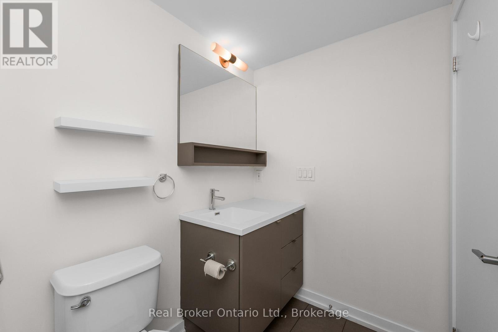 302 - 457 Plains Road W, Burlington, Ontario  L7T 1H1 - Photo 22 - W12977386