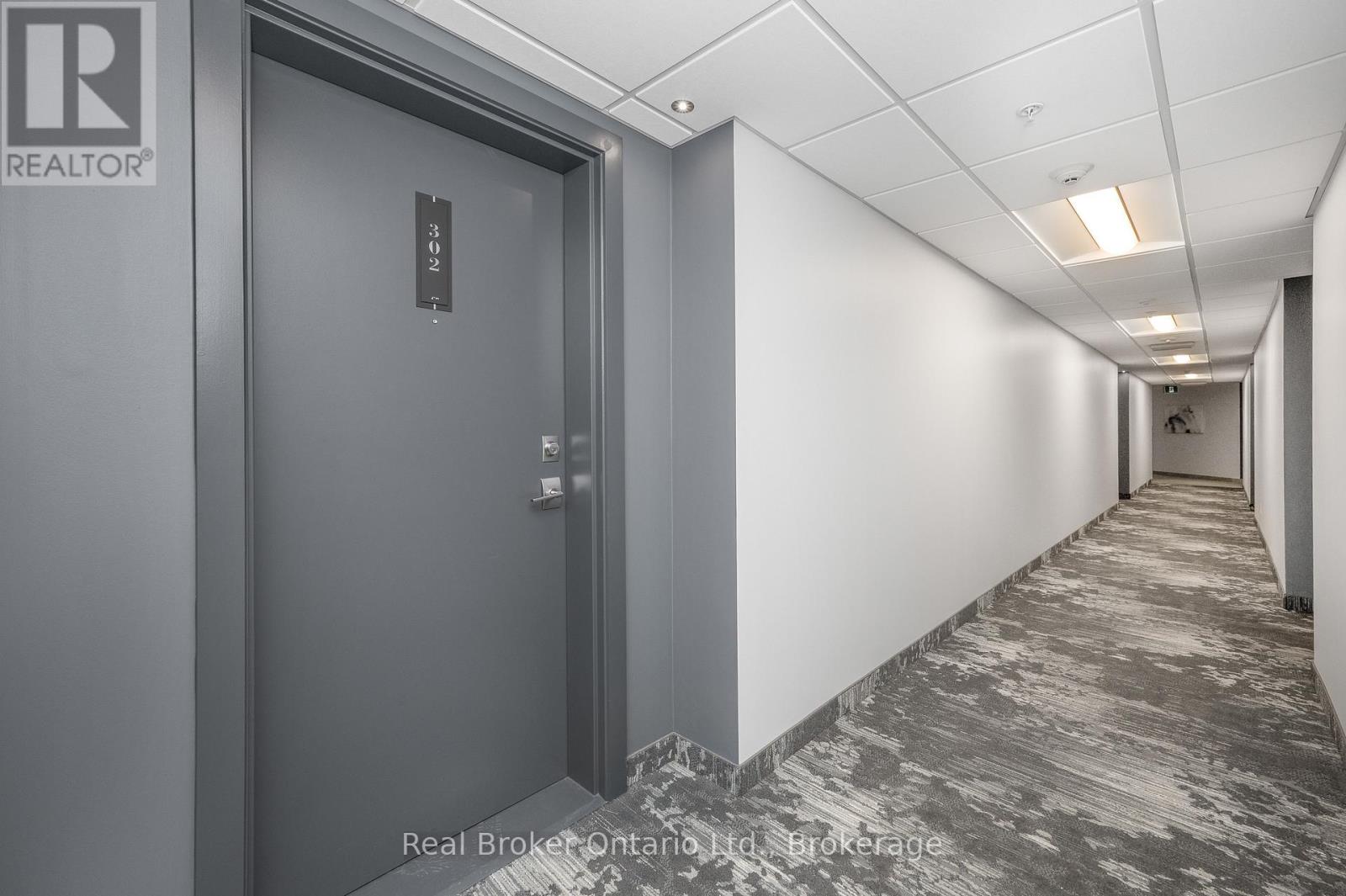 302 - 457 Plains Road W, Burlington, Ontario  L7T 1H1 - Photo 3 - W12977386