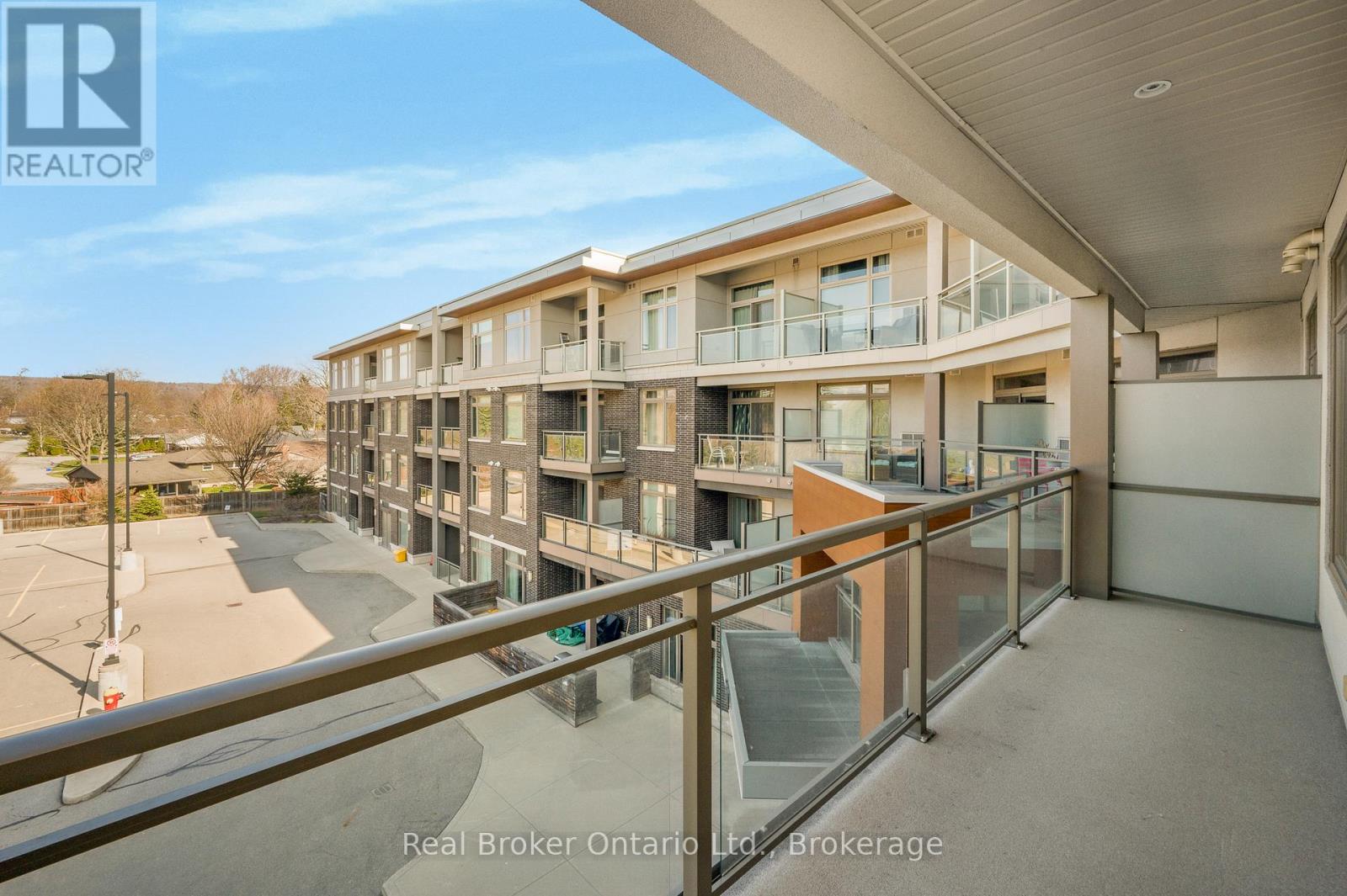 302 - 457 Plains Road W, Burlington, Ontario  L7T 1H1 - Photo 7 - W12977386