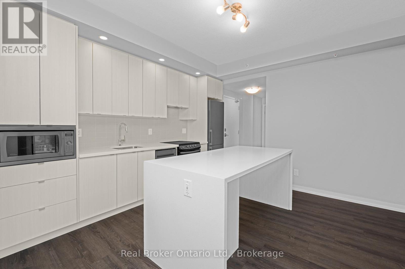 302 - 457 Plains Road W, Burlington, Ontario  L7T 1H1 - Photo 9 - W12977386