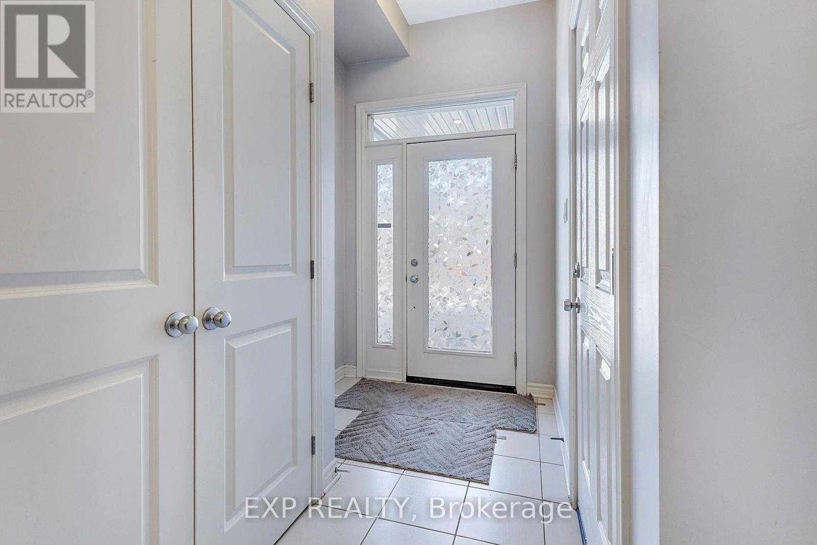 618 Taliesin Crescent, Ottawa, Ontario K2S 2W5 - Photo 4 - X12942800