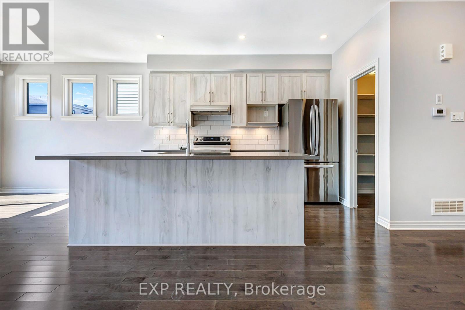 618 Taliesin Crescent, Ottawa, Ontario K2S 2W5 - Photo 7 - X12942800