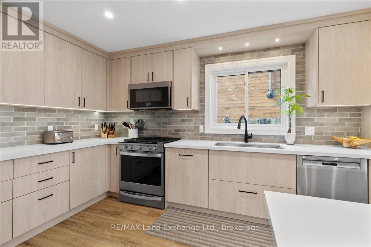 471 Joseph Street, Saugeen Shores, Ontario  N0H 2C2 - Photo 8 - X12977466