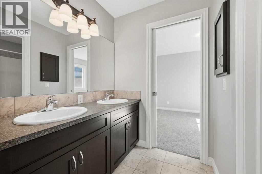 110 Heritage Place NE, Cochrane, Alberta  T4C 0E2 - Photo 27 - A2294654