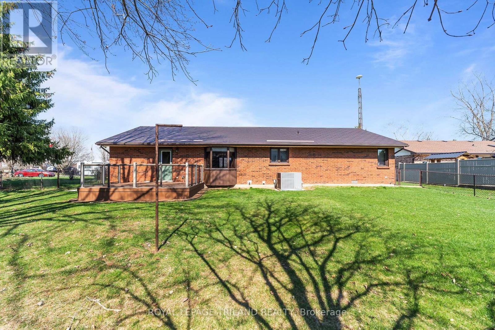 3 Durham Street, Newbury, Ontario  N0L 1Z0 - Photo 15 - X12977518