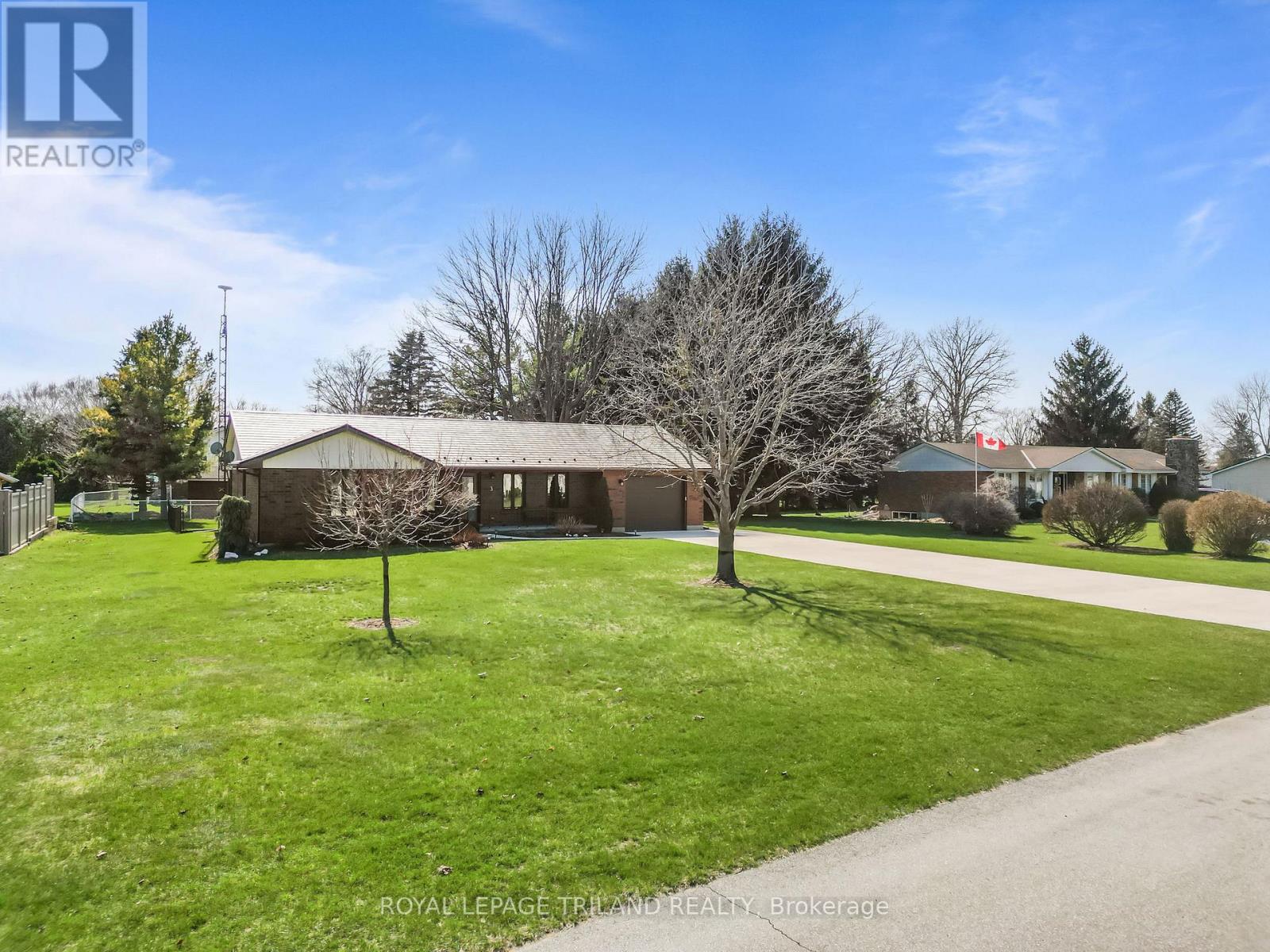 3 Durham Street, Newbury, Ontario  N0L 1Z0 - Photo 2 - X12977518