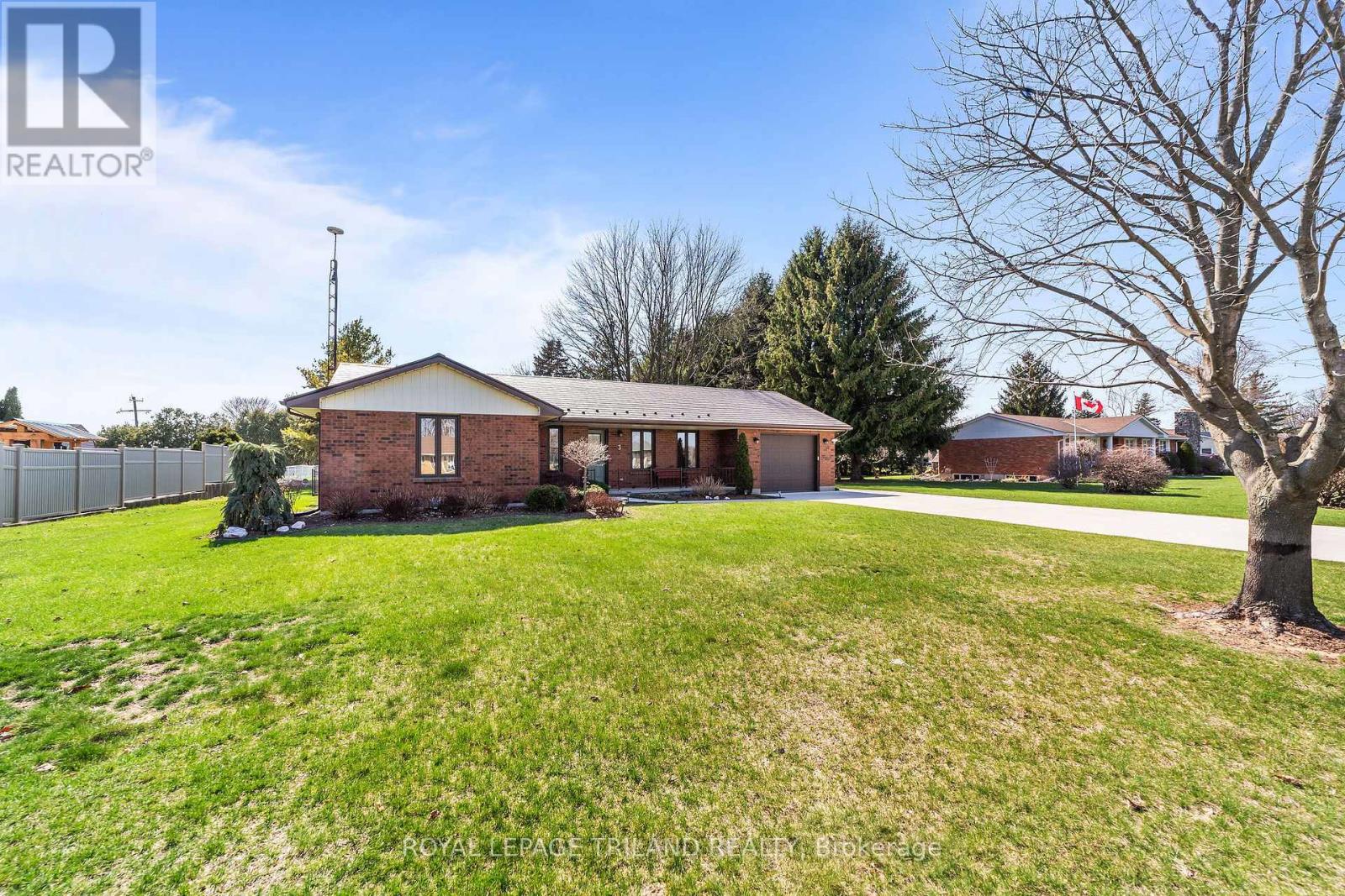 3 Durham Street, Newbury, Ontario  N0L 1Z0 - Photo 9 - X12977518