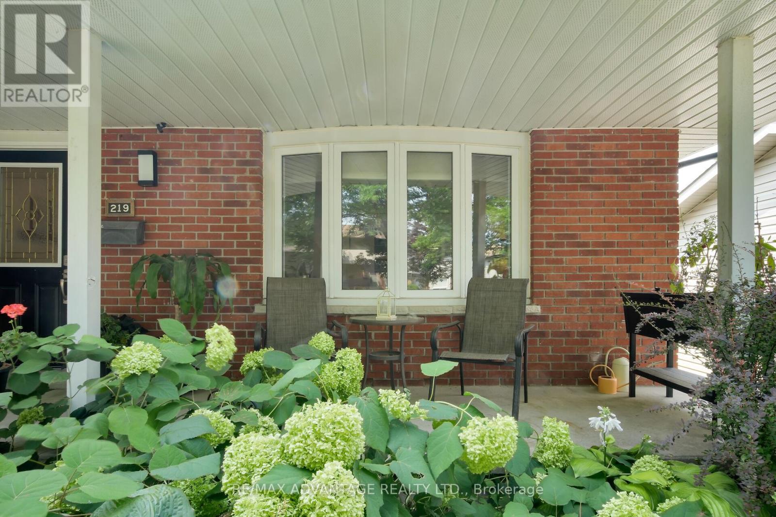 219 Highview Avenue W, London South, Ontario  N6J 4C8 - Photo 3 - X12977748