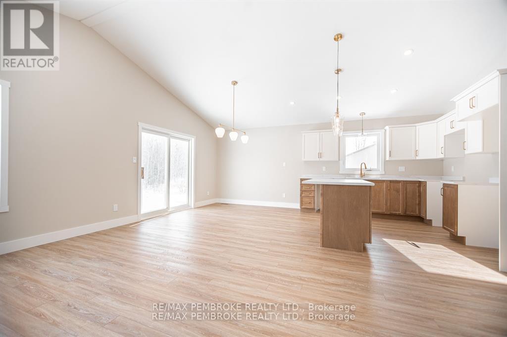 95 Mud Lake Road, Laurentian Valley, Ontario  K8A 6W4 - Photo 10 - X12977480