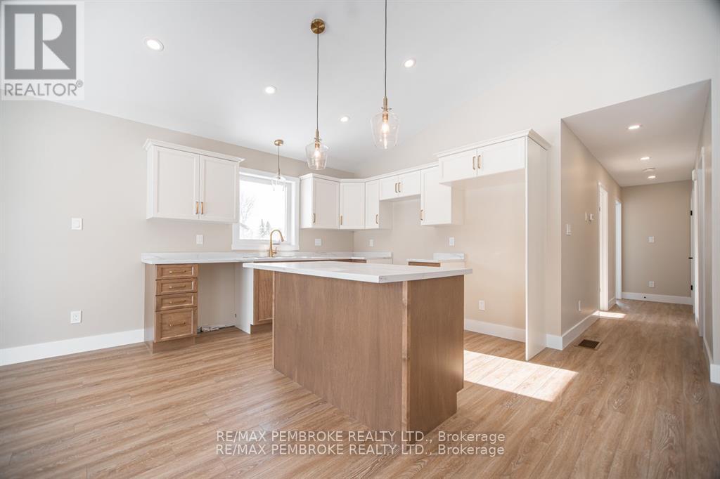 95 Mud Lake Road, Laurentian Valley, Ontario  K8A 6W4 - Photo 13 - X12977480