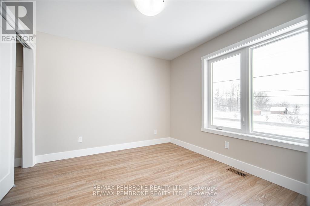 95 Mud Lake Road, Laurentian Valley, Ontario  K8A 6W4 - Photo 15 - X12977480