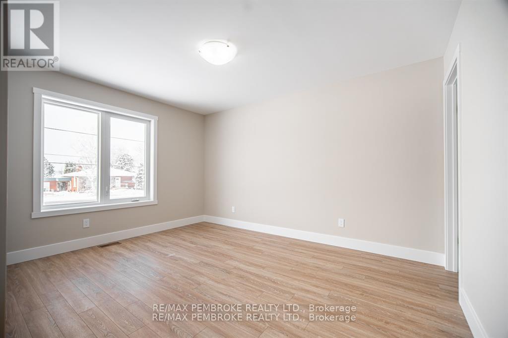 95 Mud Lake Road, Laurentian Valley, Ontario  K8A 6W4 - Photo 16 - X12977480