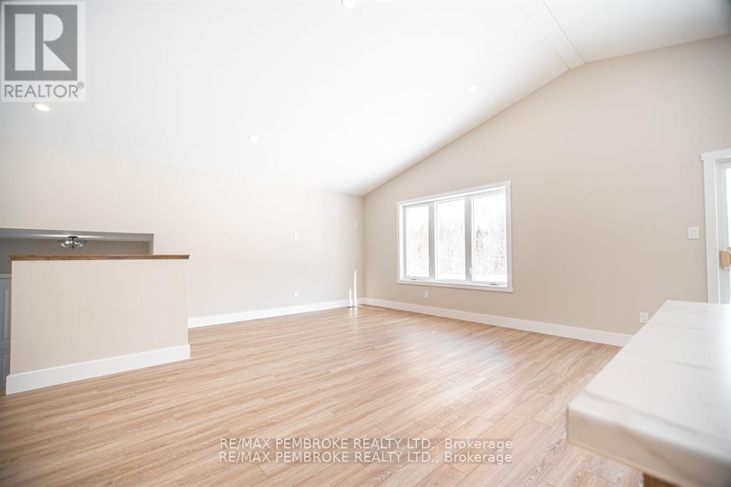 95 Mud Lake Road, Laurentian Valley, Ontario  K8A 6W4 - Photo 25 - X12977480