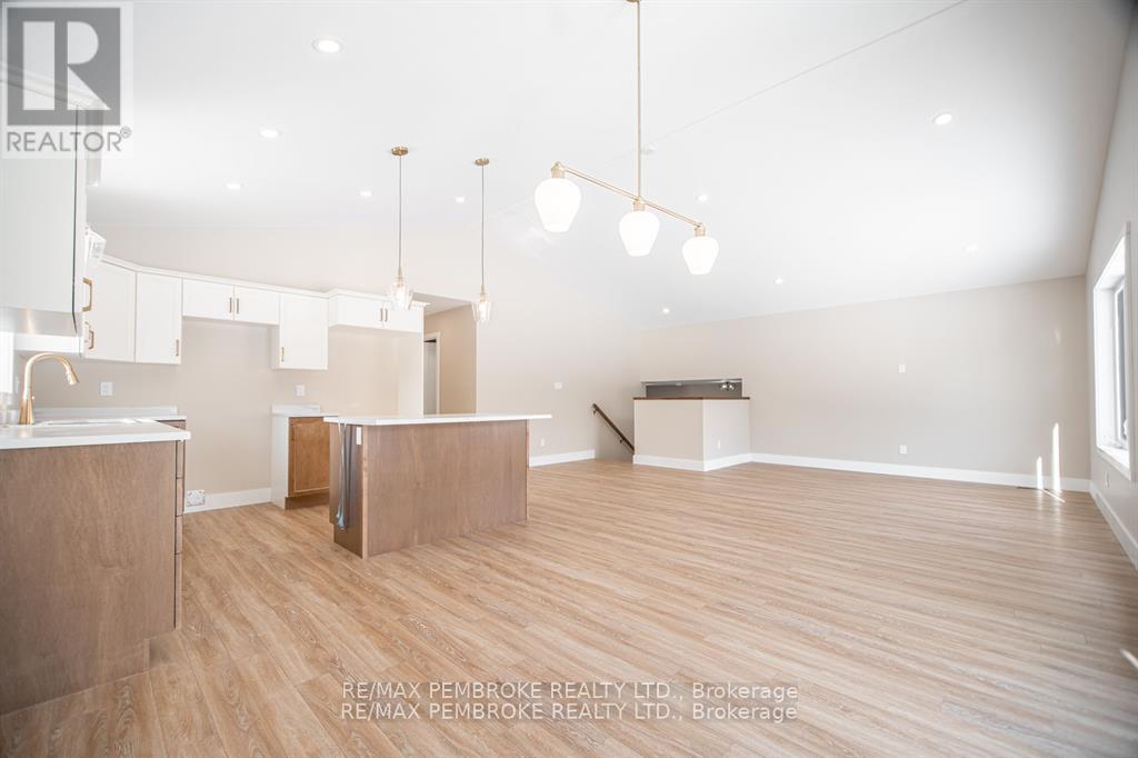 95 Mud Lake Road, Laurentian Valley, Ontario  K8A 6W4 - Photo 26 - X12977480