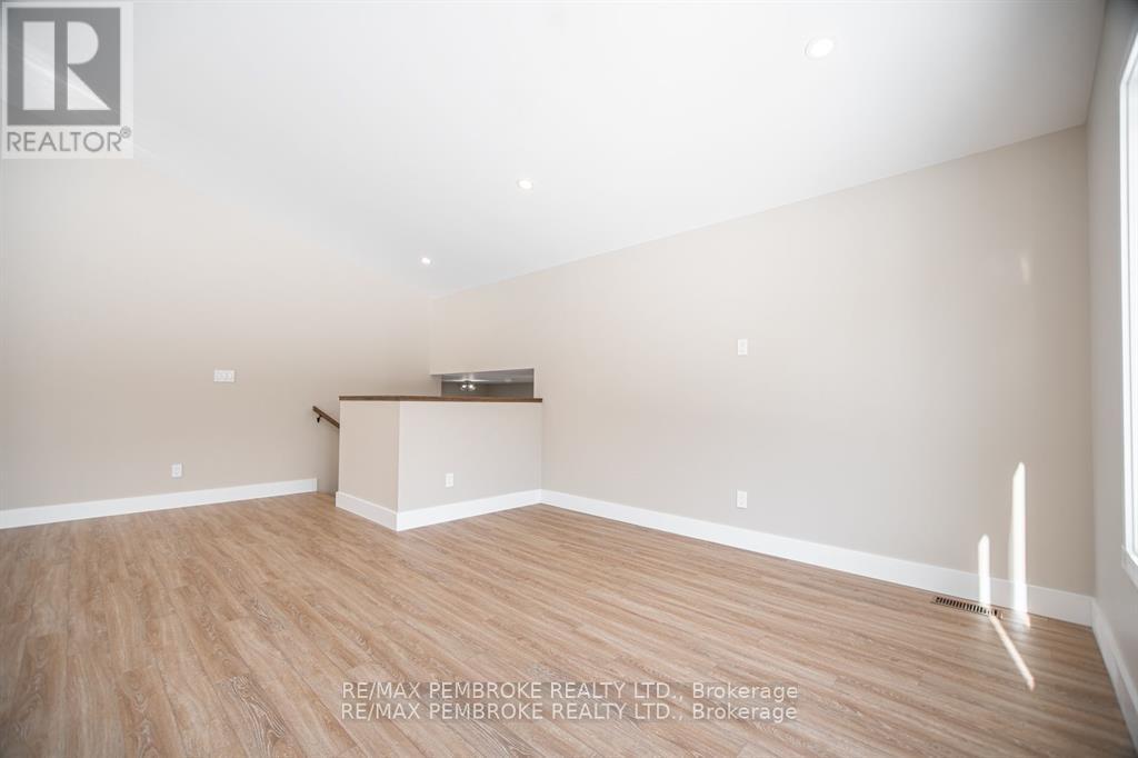 95 Mud Lake Road, Laurentian Valley, Ontario  K8A 6W4 - Photo 27 - X12977480