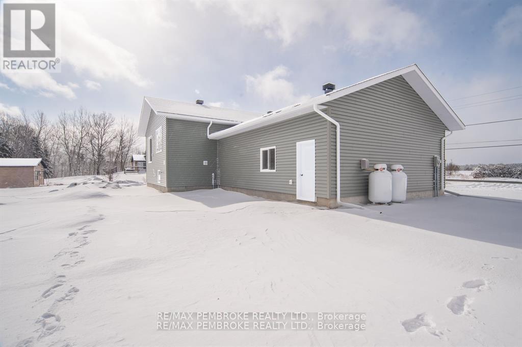 95 Mud Lake Road, Laurentian Valley, Ontario  K8A 6W4 - Photo 6 - X12977480