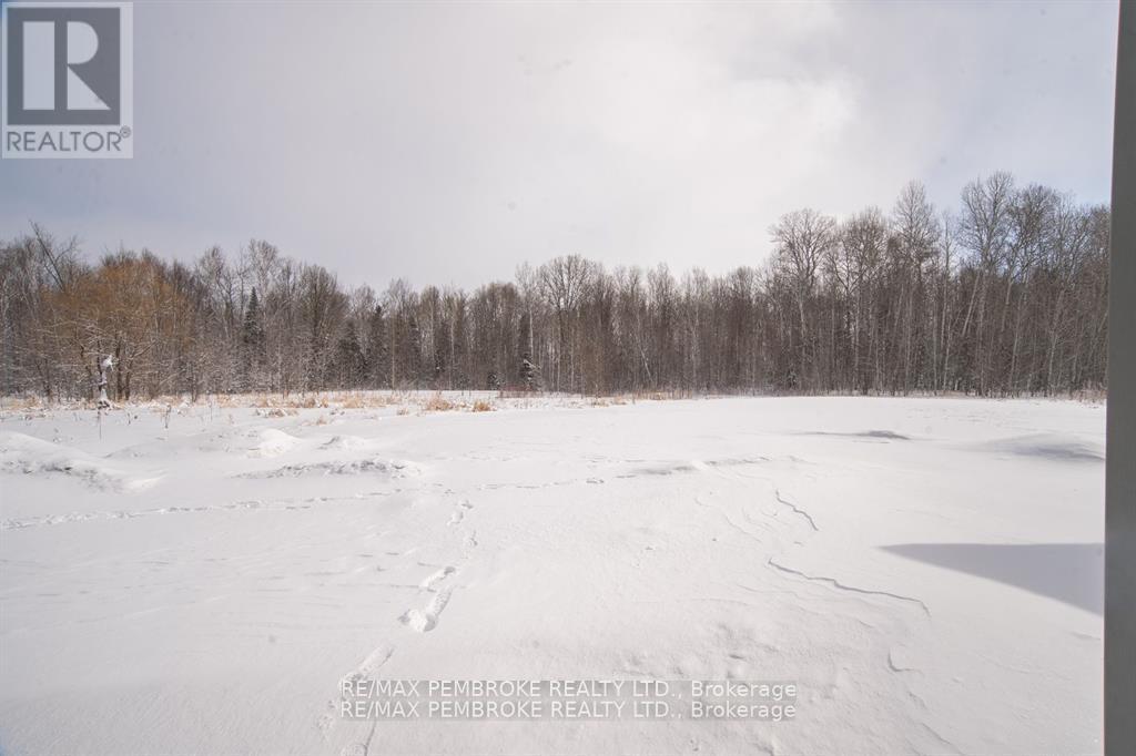 95 Mud Lake Road, Laurentian Valley, Ontario  K8A 6W4 - Photo 7 - X12977480