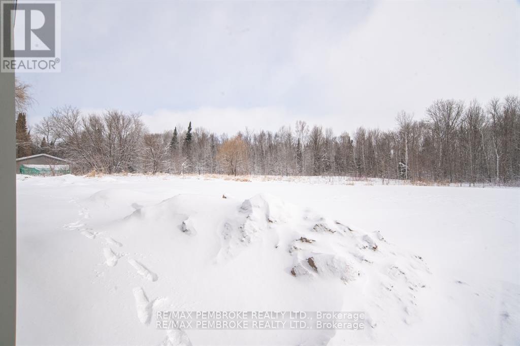 95 Mud Lake Road, Laurentian Valley, Ontario  K8A 6W4 - Photo 8 - X12977480