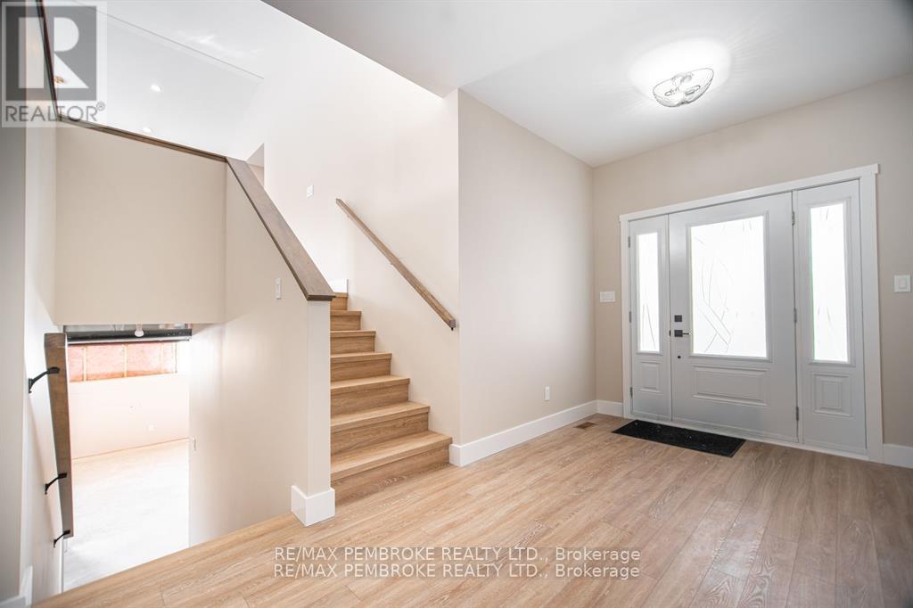 95 Mud Lake Road, Laurentian Valley, Ontario  K8A 6W4 - Photo 9 - X12977480